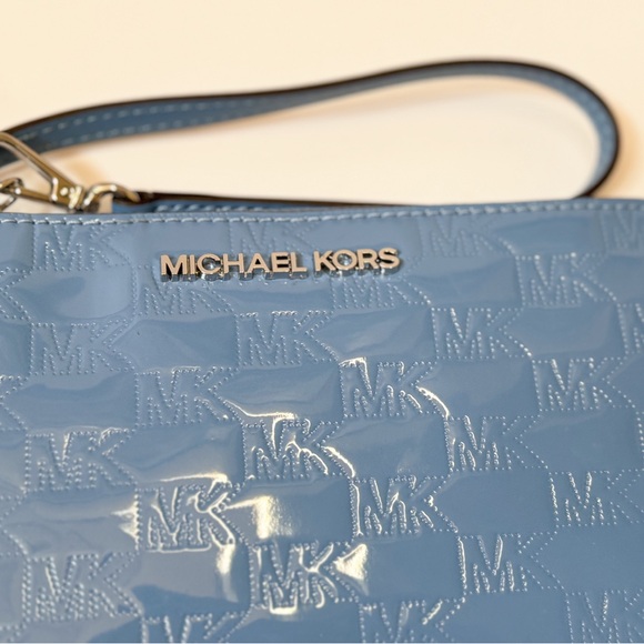 Michael Kors Jet Set Travel Large Wristlet MK Embossed Patent Frence Blue/Silver - Picture 11 of 12